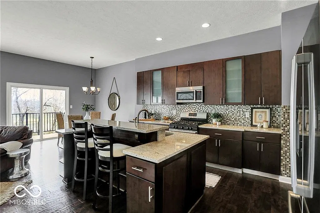 3 bed, 2.5 bath, 2298 sqft, $3,100 — Photo 3