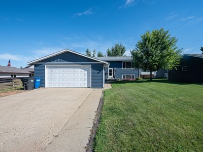 978 24th St W, Dickinson, ND, 58601