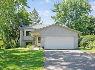 549 Saxony Ct, Chaska, MN 55318