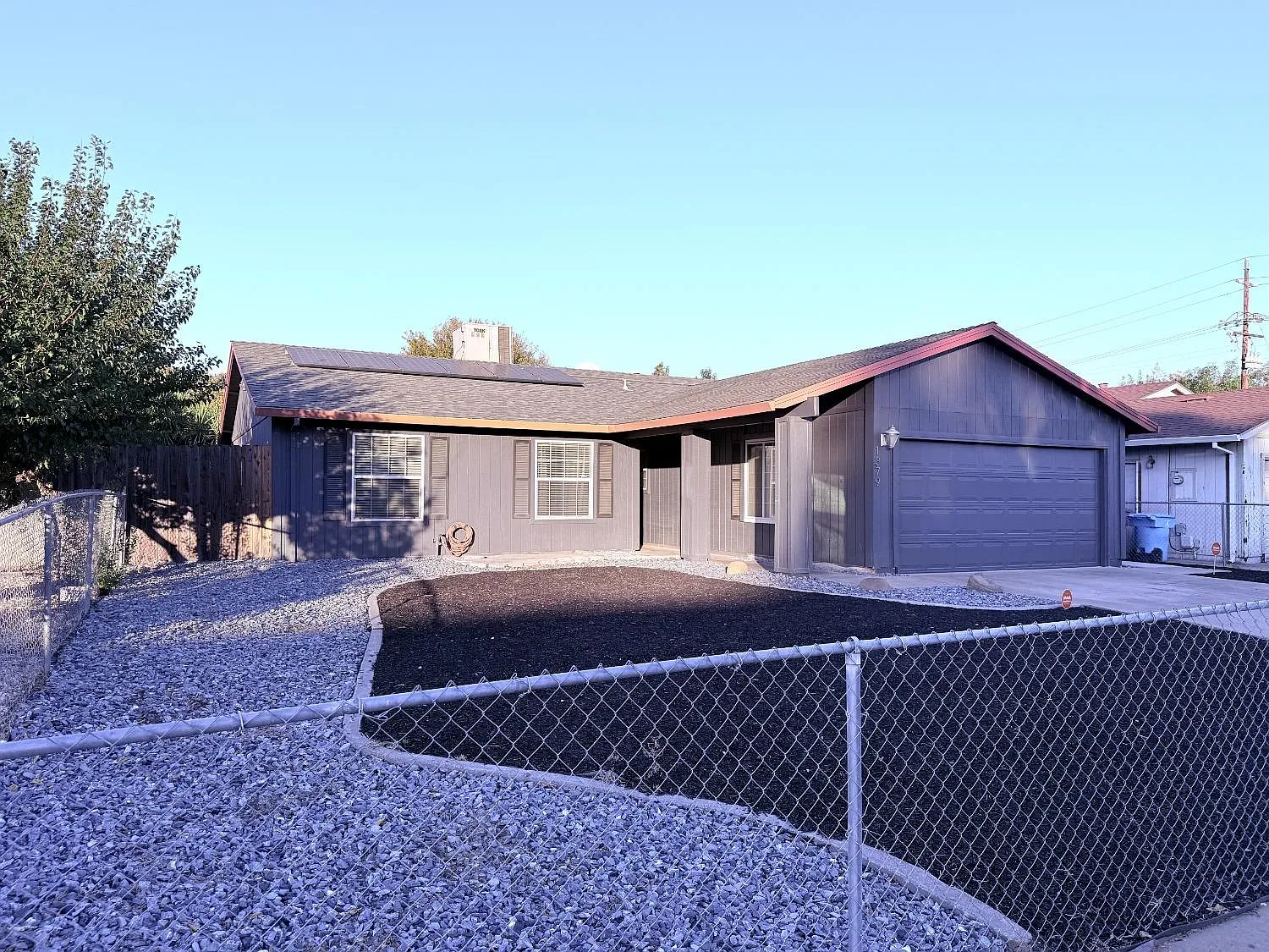 1379 Val Dr photo 1