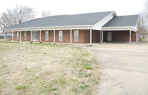 1st image of 1300 SW Tunbridge Dr