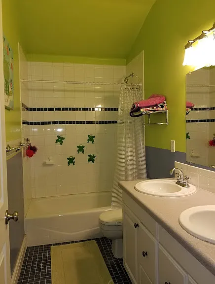 Upper community bath