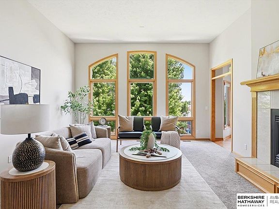 4th image of 123 Castle Pine Dr