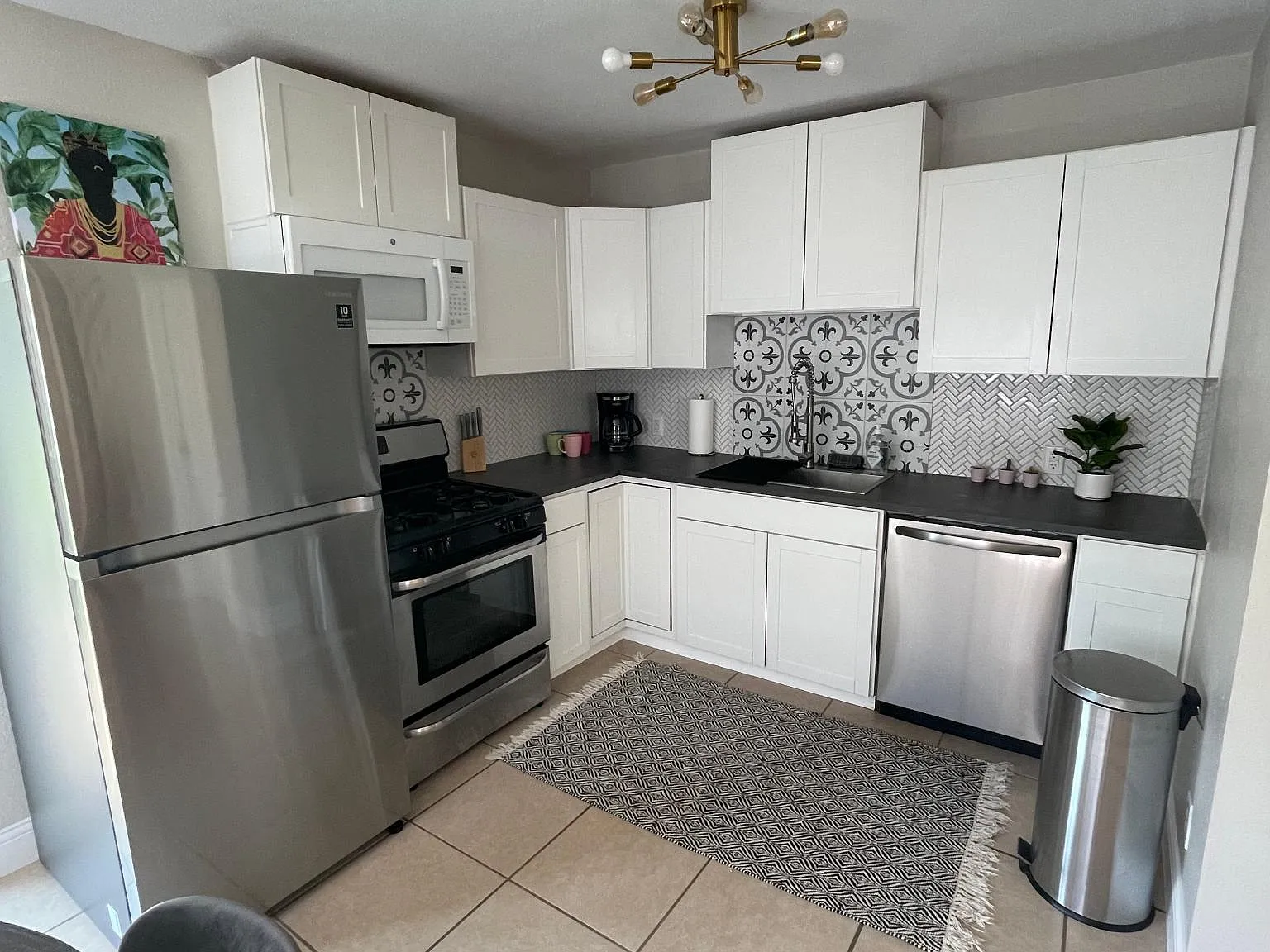 1221 W Hunt St — Photo 3