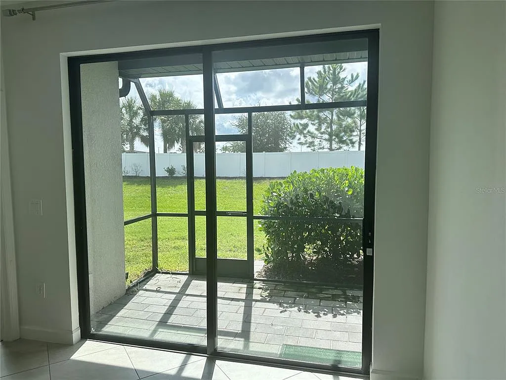 3 bed, 2.0 bath, 1414 sqft, $3,000 — Photo 4