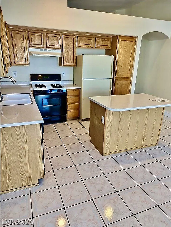 3 bed, 2.0 bath, 1477 sqft, $2,150 — Photo 4