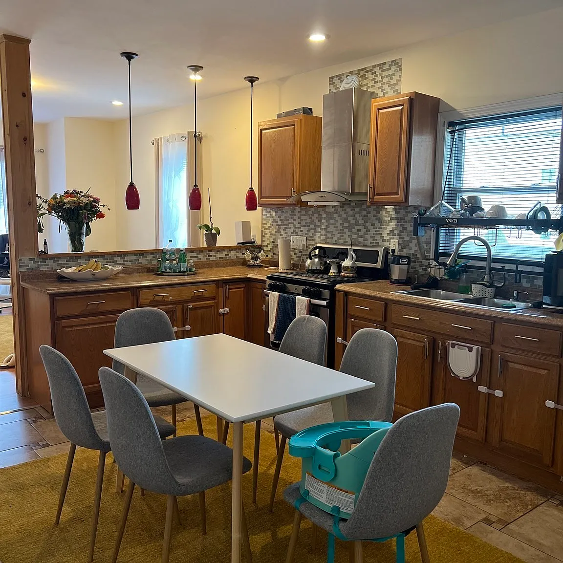 2 bed, 1.0 bath, 2000 sqft, $2,300 — Photo 4