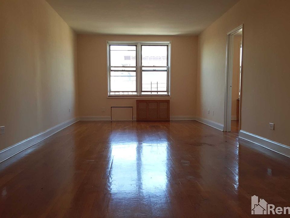 1st image of 14210 Roosevelt Ave