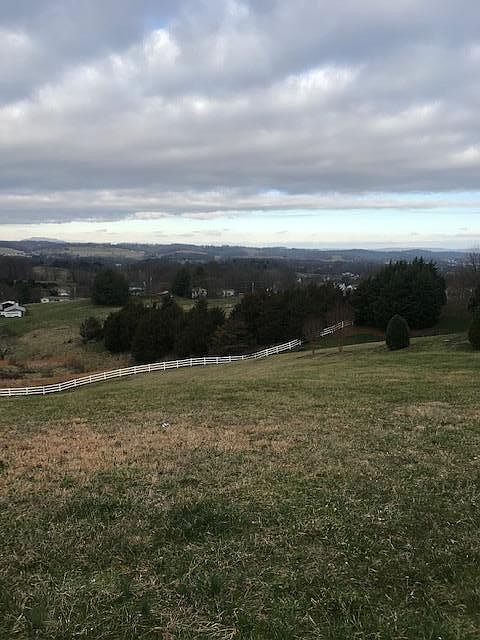 2nd image of 306 Sunset Ridge Ct