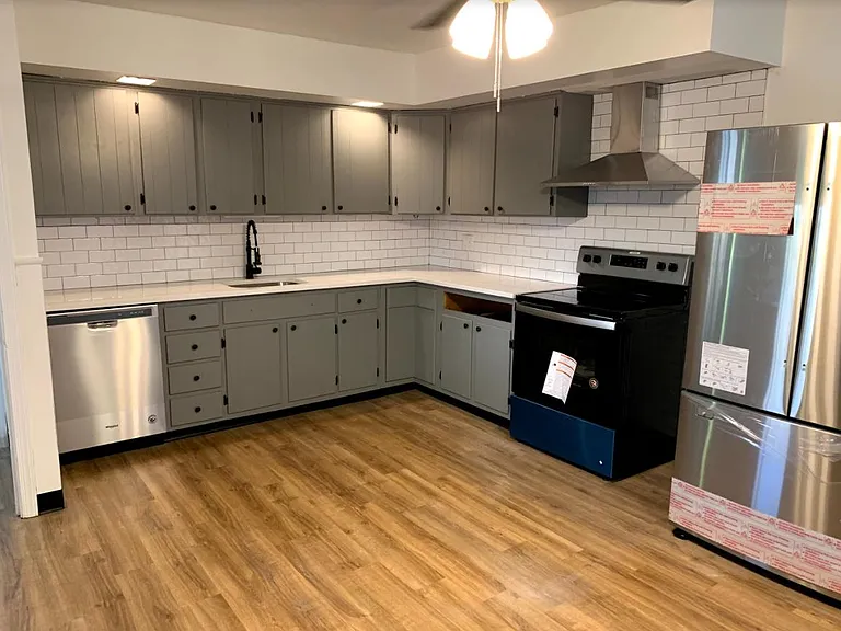 142 W 4th Ave #1F — Photo 1