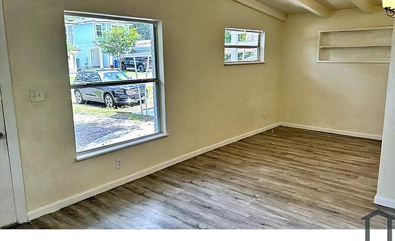 3rd image of 7944 India Ave