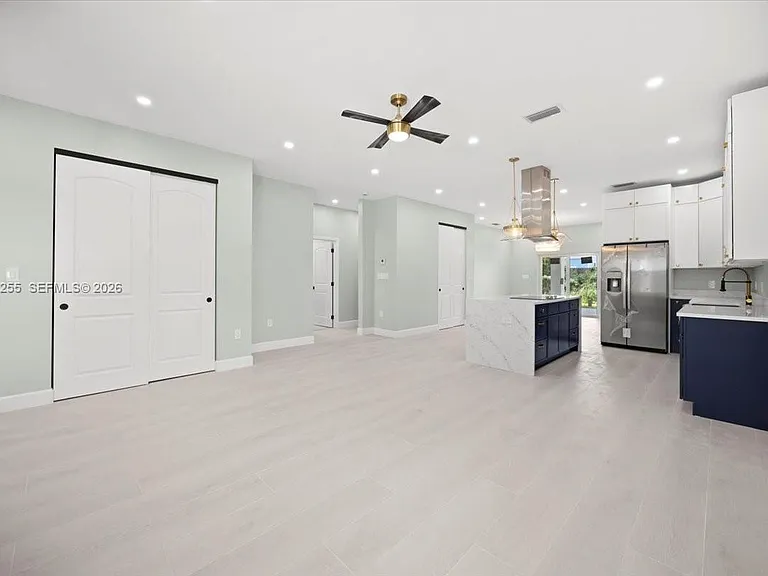 930 34th St — Photo 1