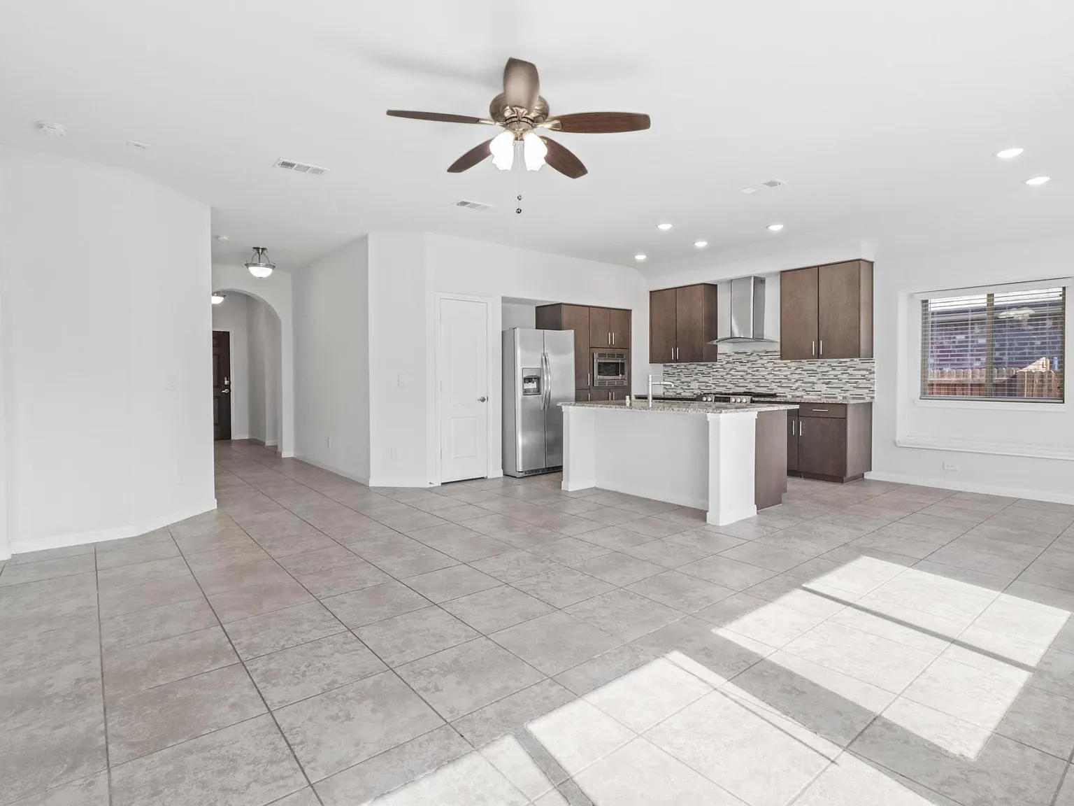 3 bed, 1555 sqft, $2,000 — Photo 4