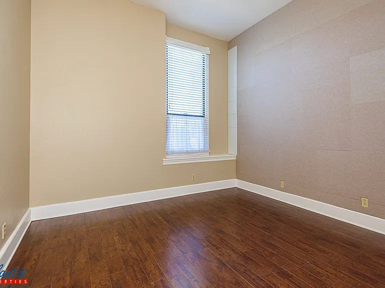 31 E Main St #201 — Photo 8