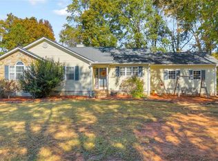 1136 Hoods Mill Rd, Commerce, GA 30529