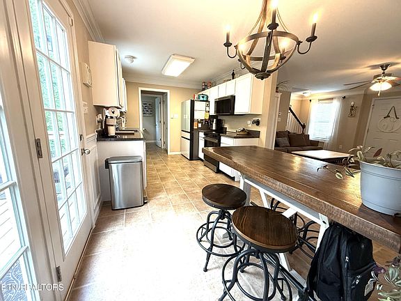 3rd image of 8547 Bowsong Ln