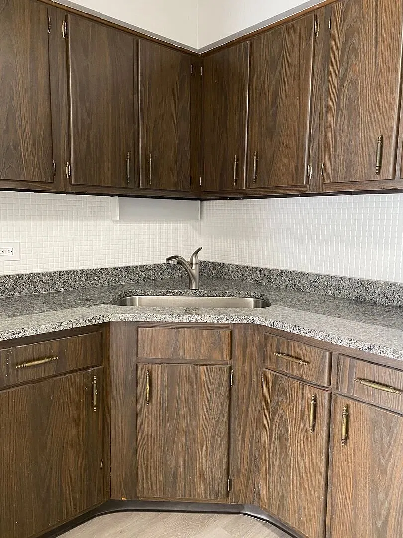 Spacious 1 Bed / 1 Bath Apartment in Prime Oak Lawn Location 6819 W 95th Street — Photo 4