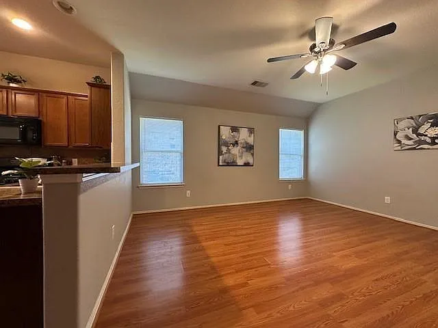 10426 Whisper Bluff Dr — Photo 3
