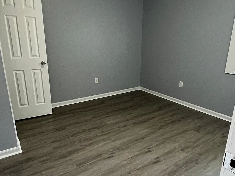 305 W Oak St #B — Photo 25
