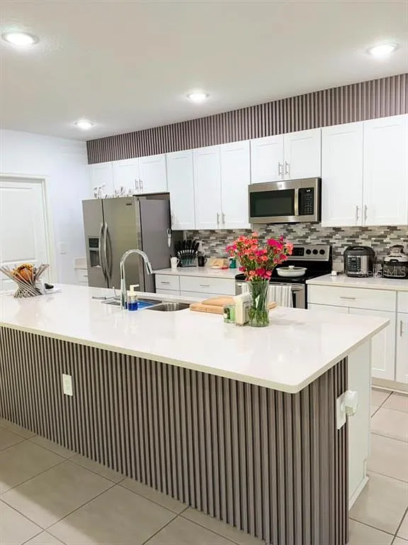 4 bed, 3.0 bath, 2102 sqft, $2,900 — Photo 2