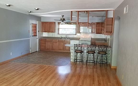 3rd image of 3982 Hoffmeister Ave