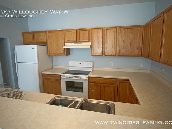 3rd image of 590 Willoughby Way W