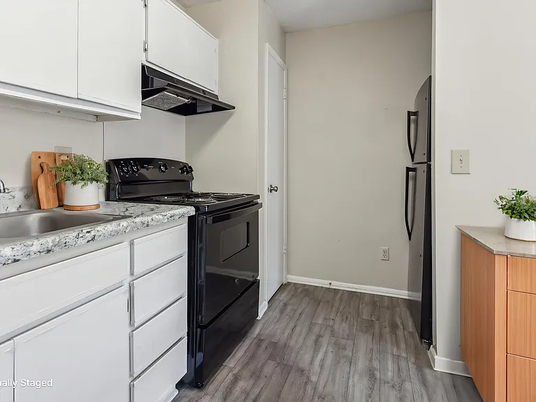 Springtree Apartments — Photo 6