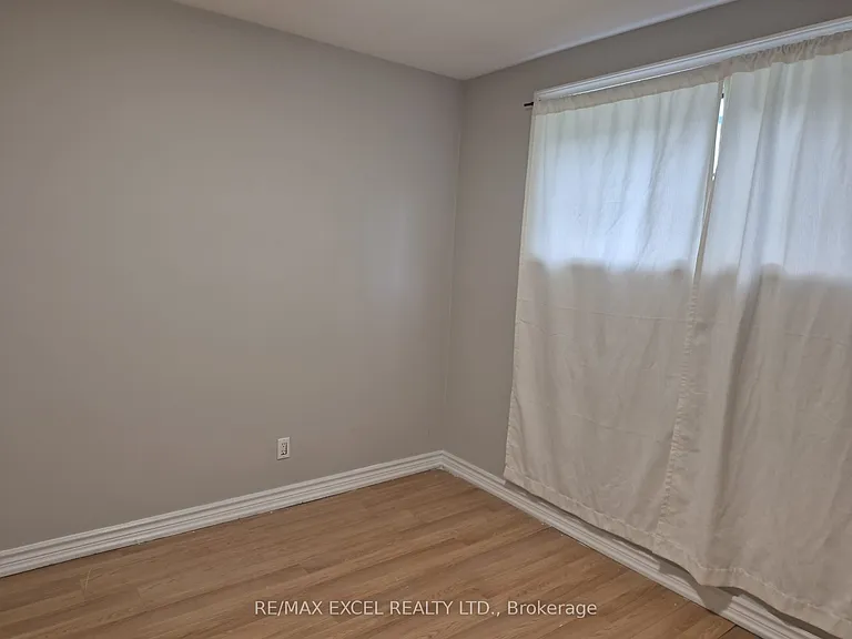 16 Sundance Cres — Photo 12