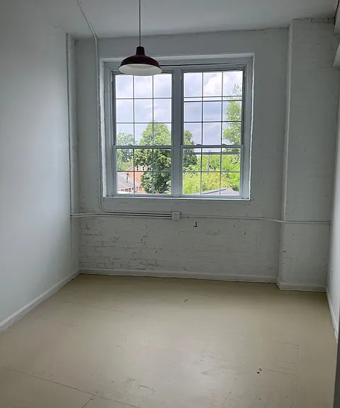 3 bedrooms with great natural sun light.
