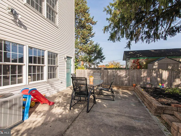 535 Gerhard St #1 — Photo 3