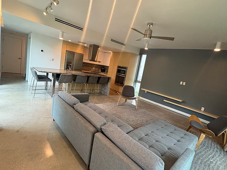 6345 SW 62nd Ave — Photo 8