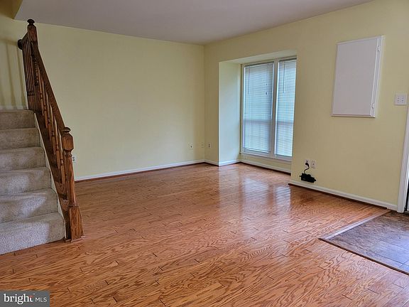 3rd image of 6026 Netherton St