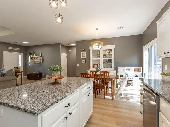 933 Highland Ridge Dr, Manhattan, KS 66503