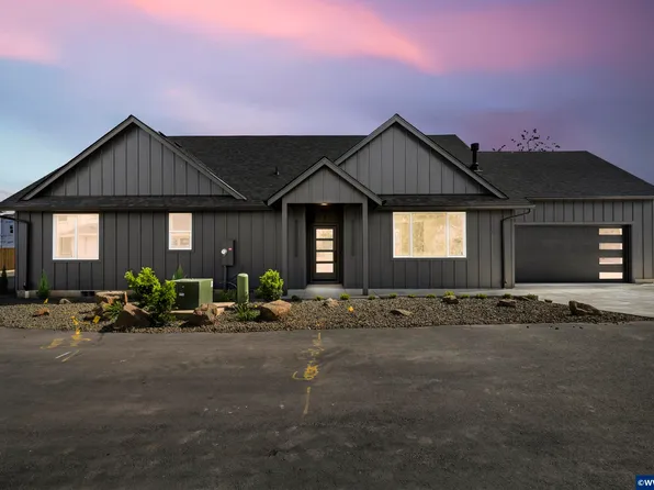 1271 Brown St, Woodburn, OR 97071