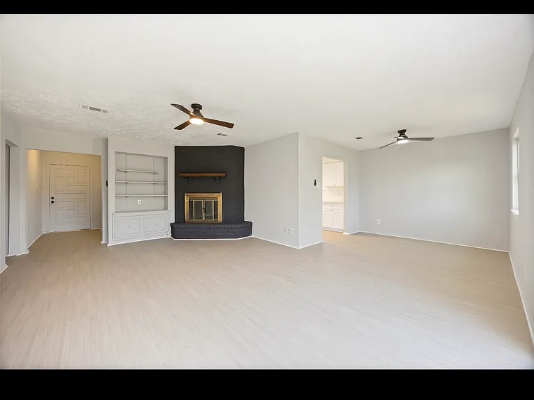 2302 Green Knoll Dr — Photo 7