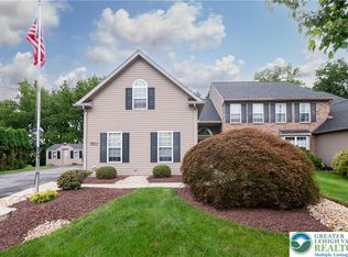 2077 Rolling Meadow Dr, Macungie, PA 18062