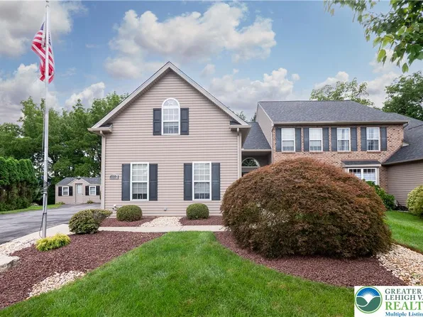2077 Rolling Meadow Dr, Macungie, PA 18062