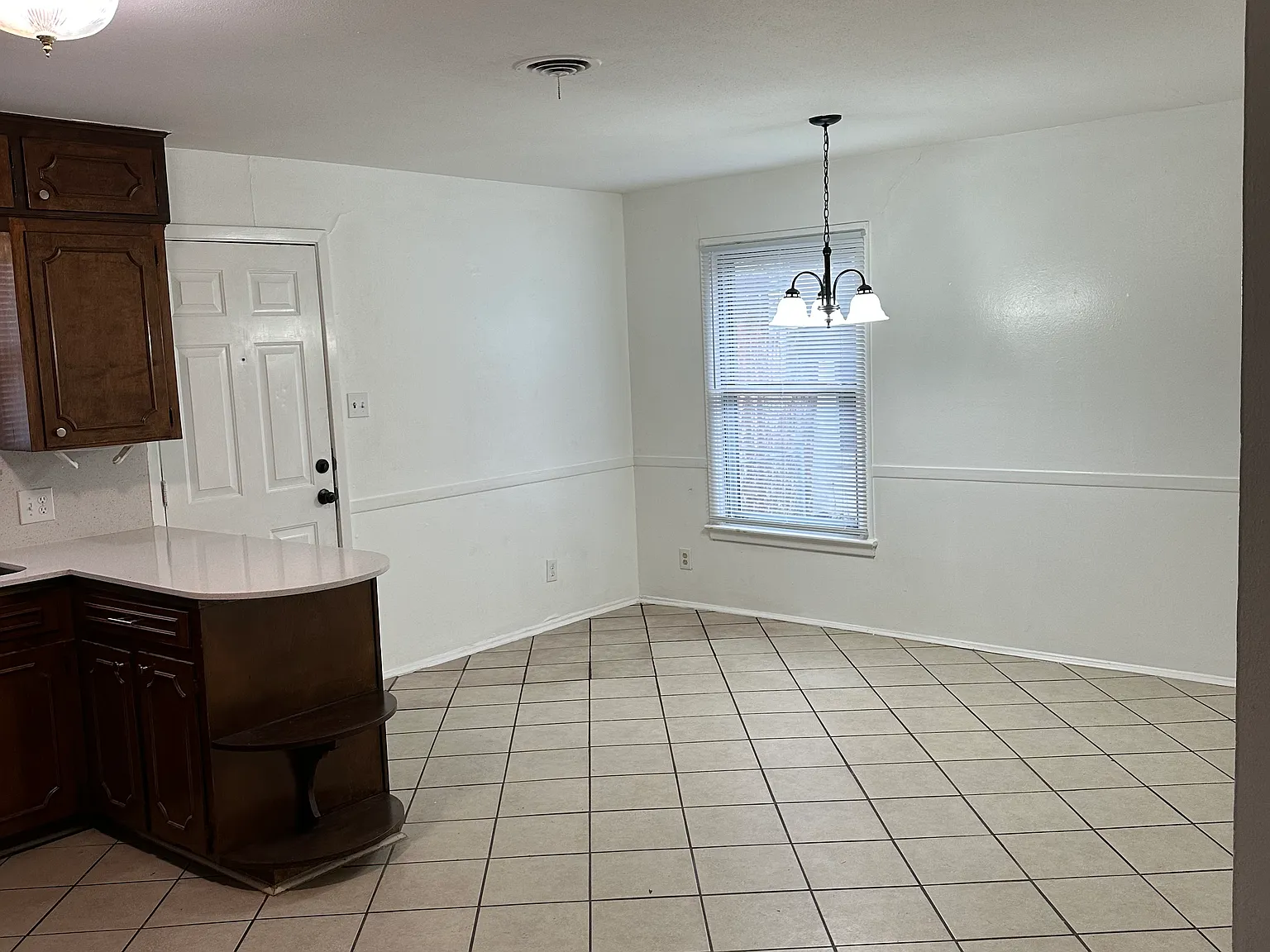 3 bed, 1.5 bath, 1314 sqft, $1,800 — Photo 4