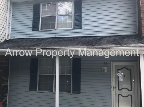 123 Five Oaks Dr, Nashville, TN 37217