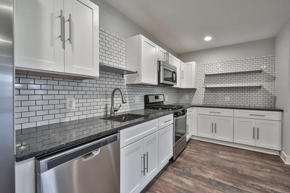 Building Photo - 1320 N Franklin St #5