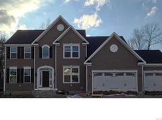 55 Hilltowne Dr, Orchard Park, NY 14127