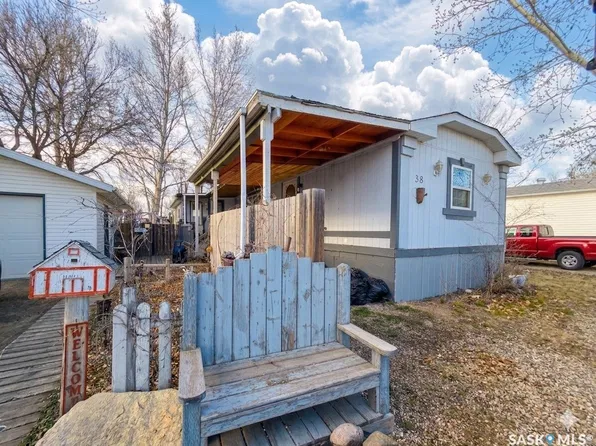38 Prairie Sun Court, Swift Current, SK S9H 3X3