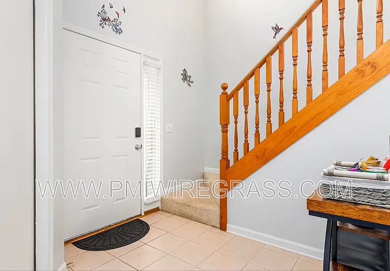 208 Foxchase Ln — Photo 3