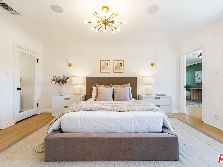 628 N Sierra Dr — Photo 48