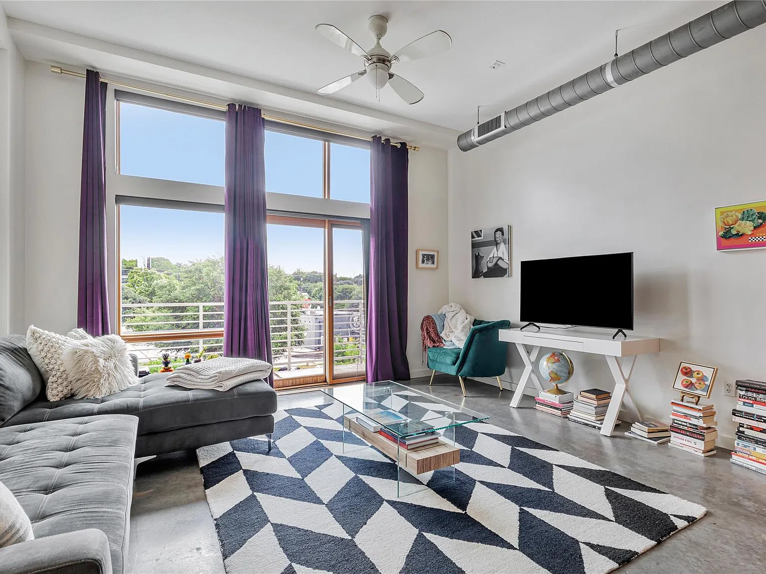 1 bed, 1.0 bath, 832 sqft, $2,000 — Photo 2