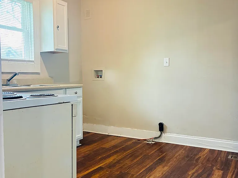 606 S Ellis St — Photo 6