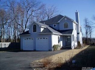 693 Kirby Ln, West Babylon, NY 11704