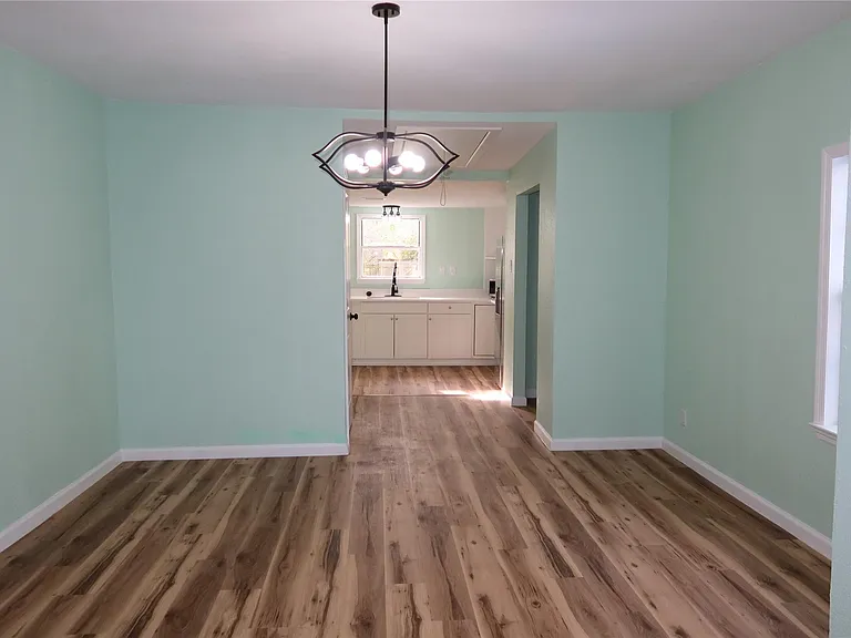 5122 Avenue L — Photo 3
