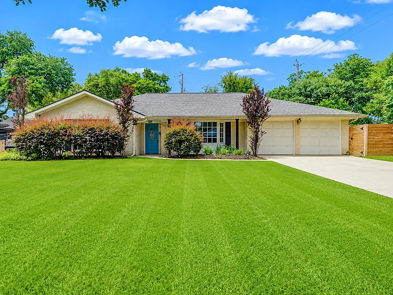 5019 Oak Forest Dr — Photo 1
