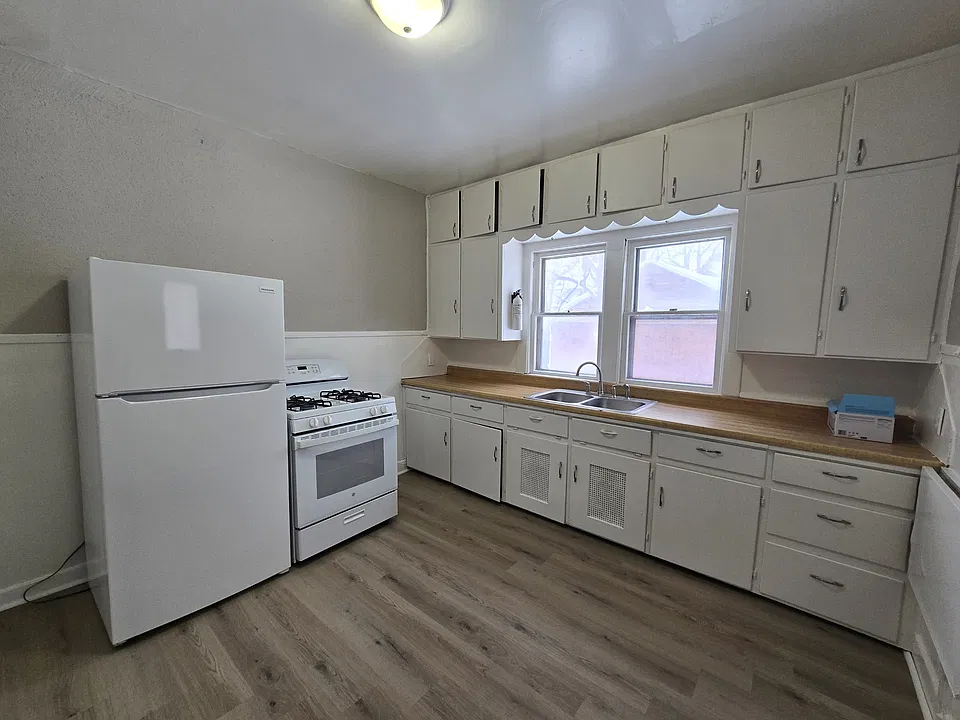406 Locust St
